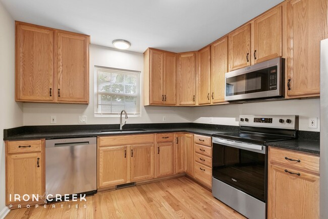 Building Photo - Immaculately Remodeled 3-Bed near Downtown...