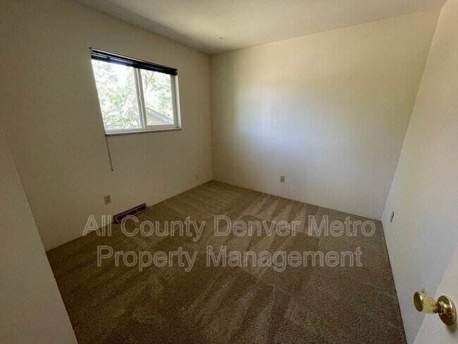 Building Photo - 6534 Zinnia St