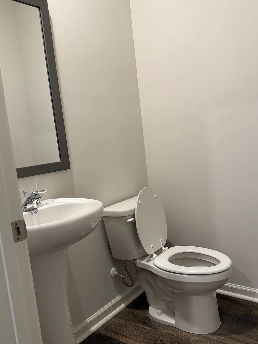 Building Photo - Room in Townhome on Greyton Dr