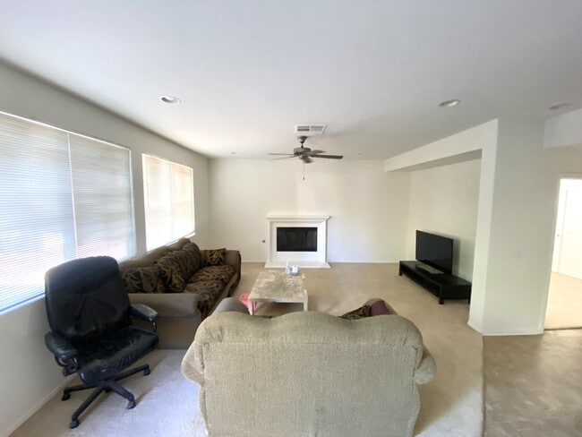 Building Photo - 1886 Spring White Rd