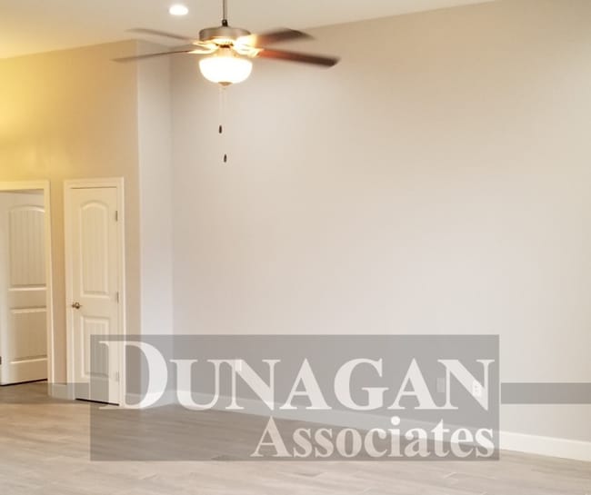 Building Photo - 401 Baler Ln