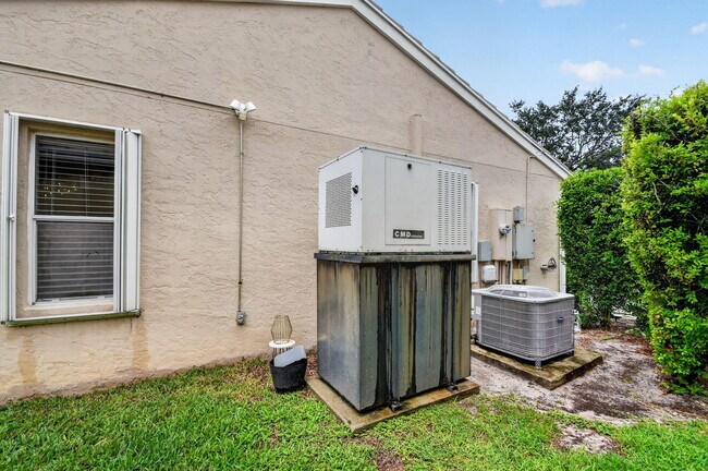 Building Photo - 208 Caribe Ct