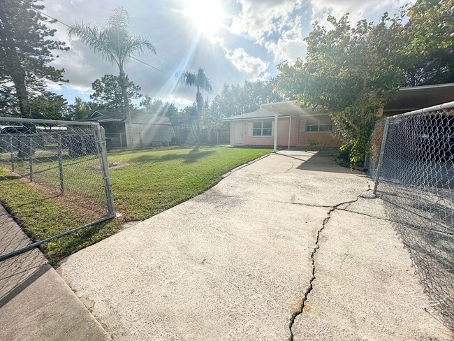 Building Photo - Fully Fenced Privacy in Orlando – Stylish ...