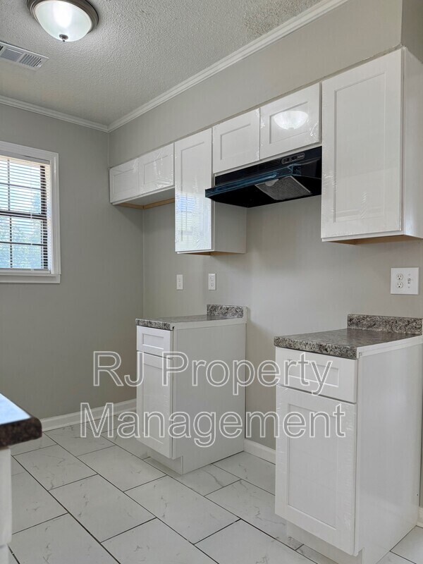 Building Photo - 3974 Almond Cove
