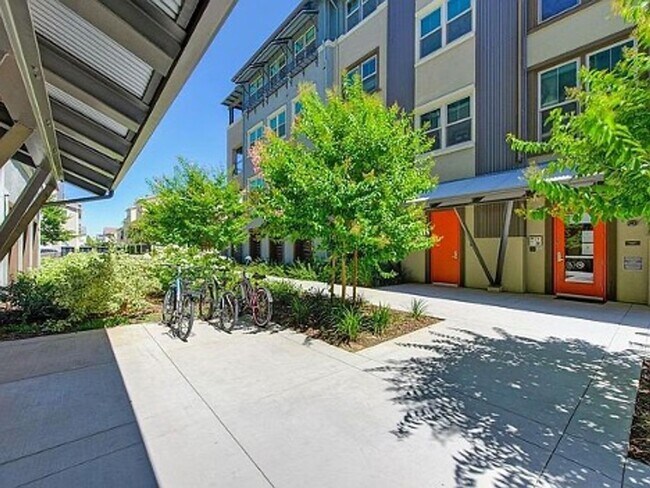 Building Photo - Upscale 2/2 Apartment in The Cannery!-$500 Off 1st Month's Rent