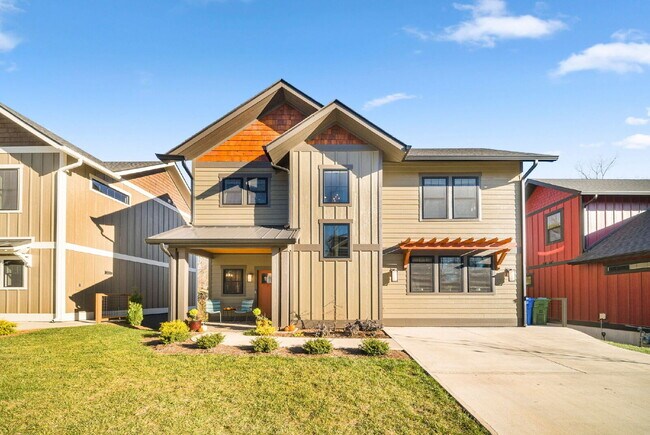 Building Photo - Fully Furnished | Asheville Area | 3–12 Month Leases Available