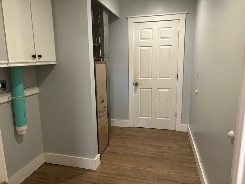 Building Photo - 1040 Cinnamon Dr