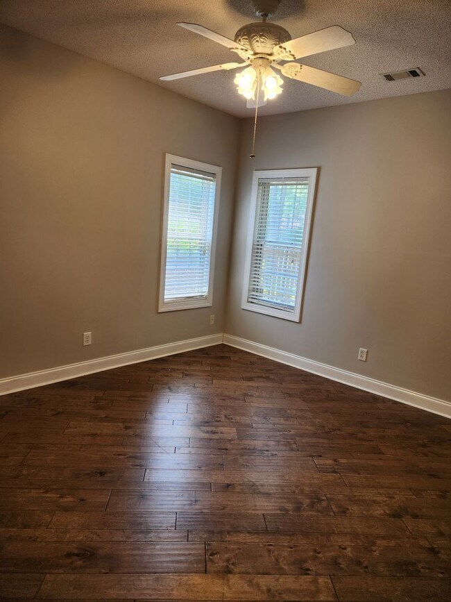 Building Photo - 205 N Hamptons Pl