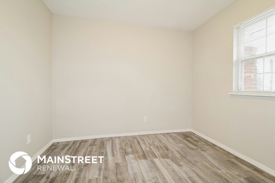 Building Photo - 800 Plaza Dr