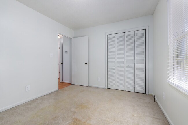 Building Photo - 1500 Brookdale Dr