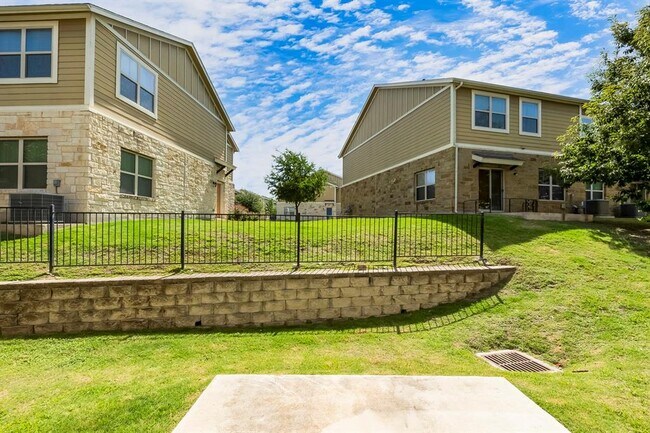 Building Photo - 1620 Bryant Dr