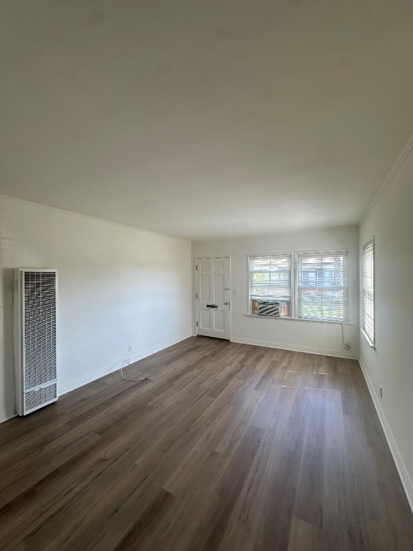 Building Photo - 4536 Lakewood Blvd