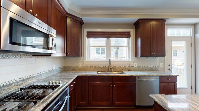 Building Photo - 517 Regent Pl NE
