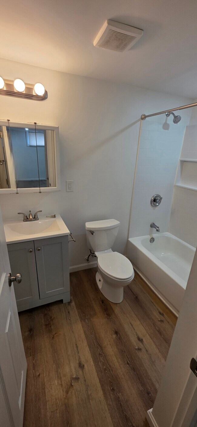 Building Photo - 8558 Willow Oak Rd