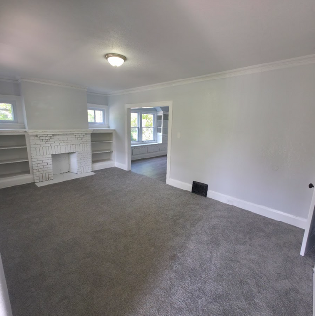 Building Photo - 3625 E 153rd St