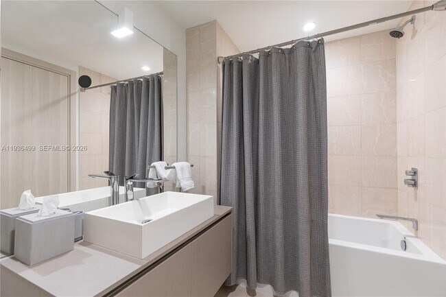 Building Photo - 1000 Brickell Plaza