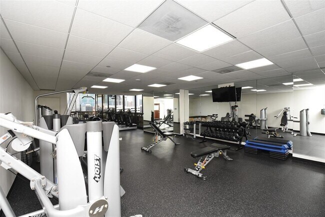 Building Photo - 2016 Main St