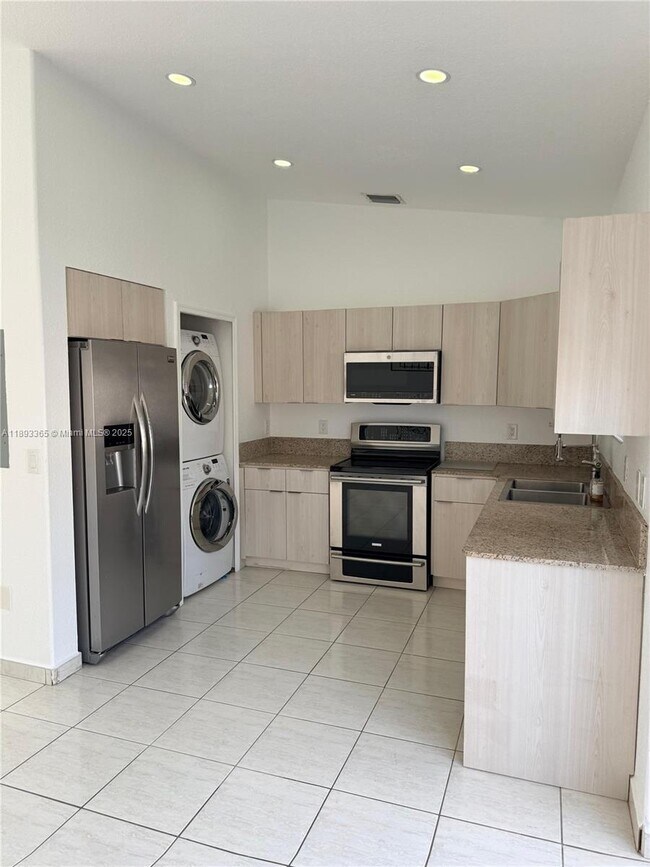 Building Photo - 7221 NW 174th Terrace