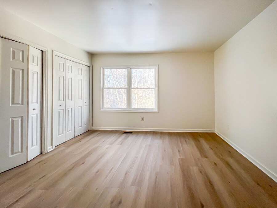 Building Photo - 22 Fox Hill Dr