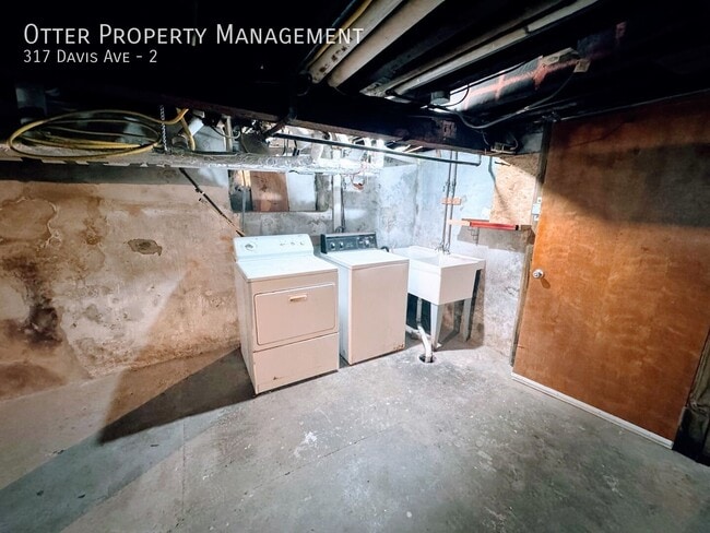 Building Photo - 317 Davis Ave