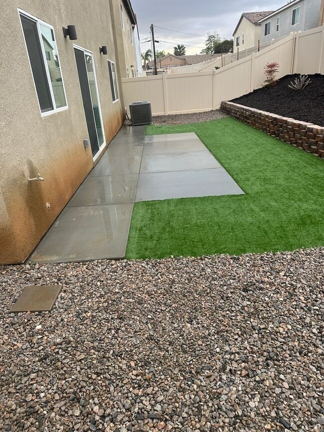 Building Photo - AVAILABLE MAY 15TH