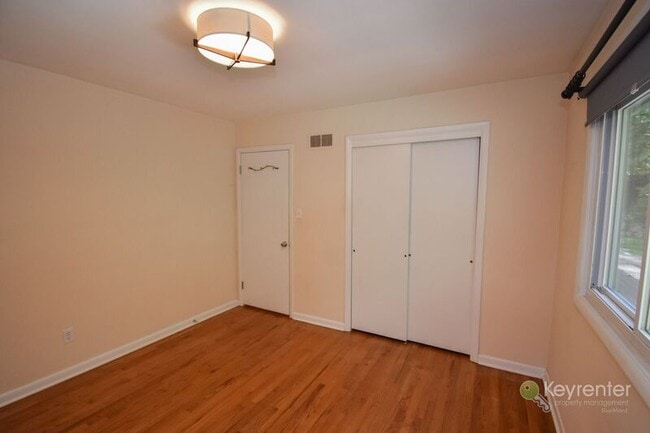 Building Photo - 981 Limekiln Rd