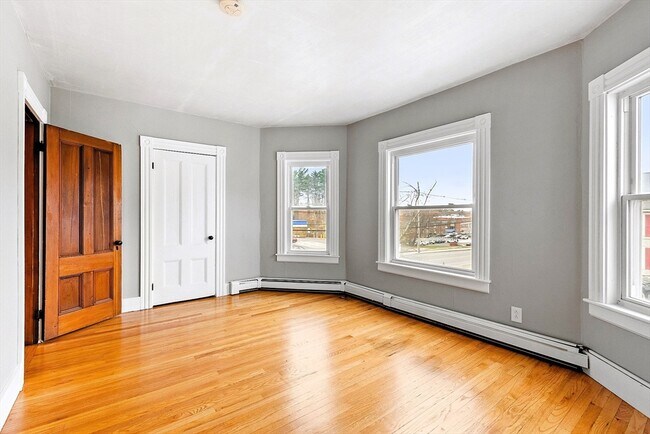 Building Photo - 2154 Main St