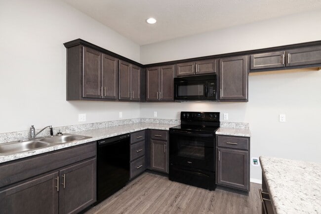 Building Photo - Newer 3 bedroom duplex in Republic!