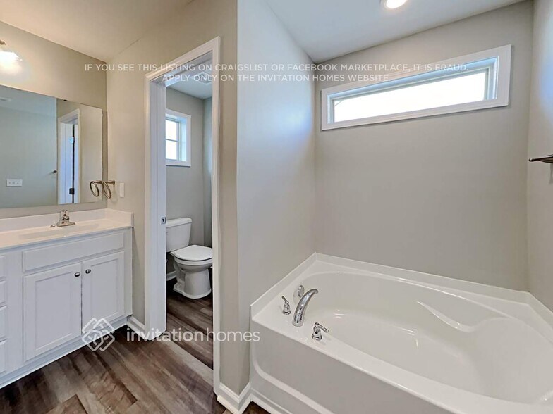 Building Photo - 4019 Penwood Pl