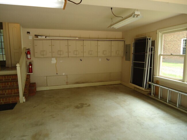 Building Photo - GATLING POINTE