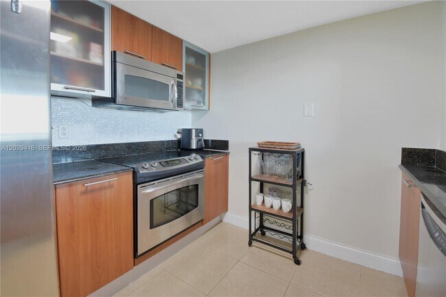 Building Photo - 1800 N Bayshore Dr