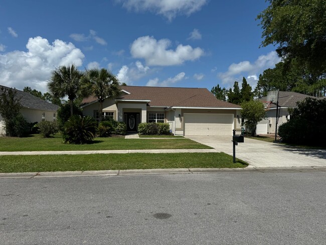 Building Photo - 4 bed 2bath with Pool
