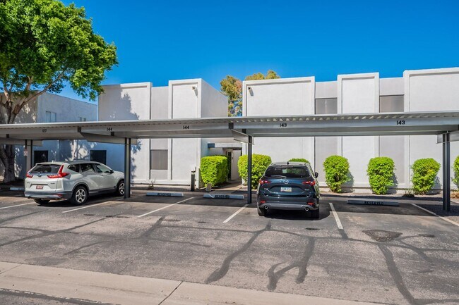 Building Photo - Less than 2 miles from Old Town Scottsdale!
