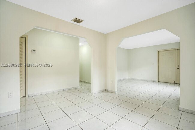 Building Photo - 3650 SW 27th St