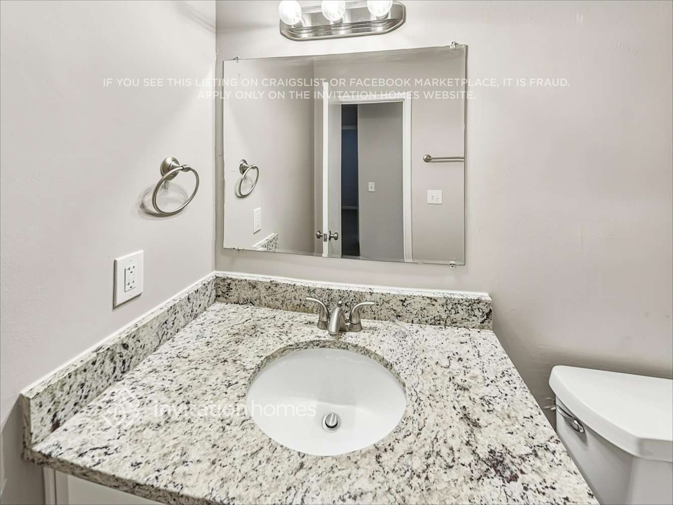 Building Photo - 1023 Lakewood Dr