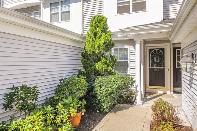 Building Photo - 213 Waterside Close