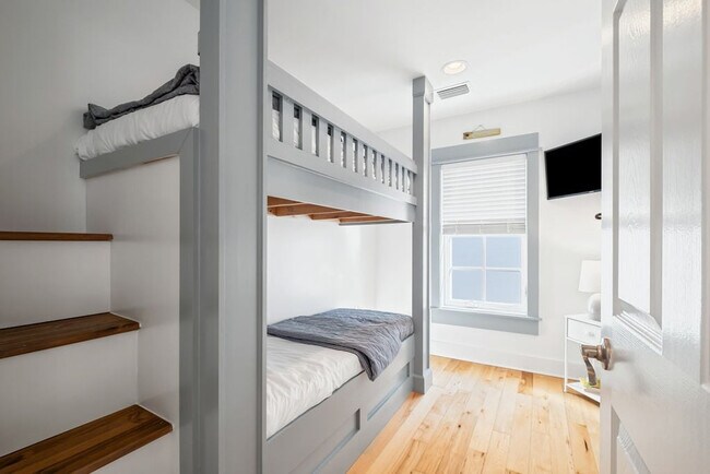 Building Photo - 110 E Blue Crab Loop