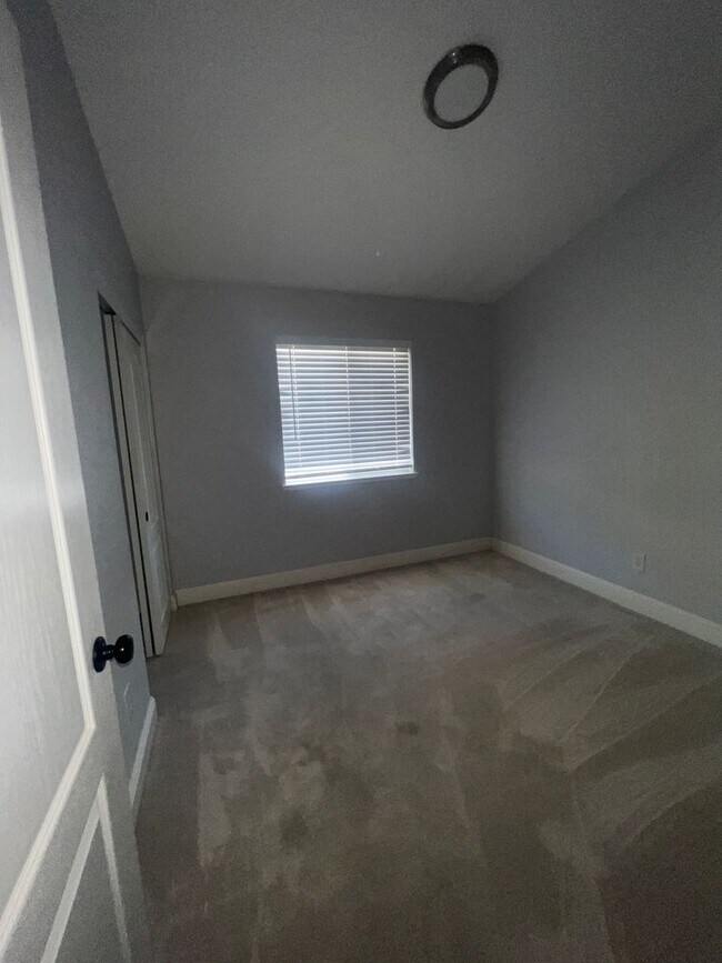 Building Photo - 9193 Rizes Way