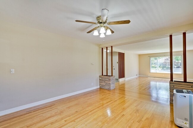 Building Photo - Midcentury Willow Glen Charmer ~ Close to ...
