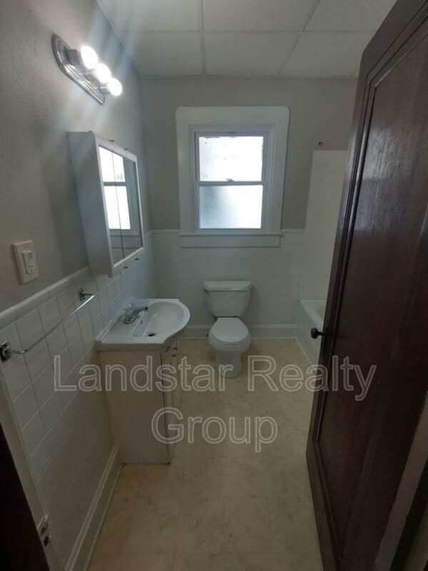 Building Photo - 1508 Sale Ave