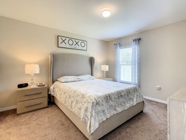Building Photo - Beautiful 3 Bedroom 2 bath Home in desirab...