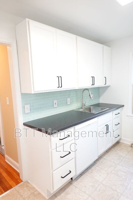 Building Photo - 310 Domer Ave