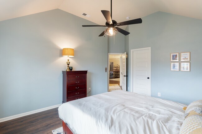 Building Photo - 646 Village Market Dr