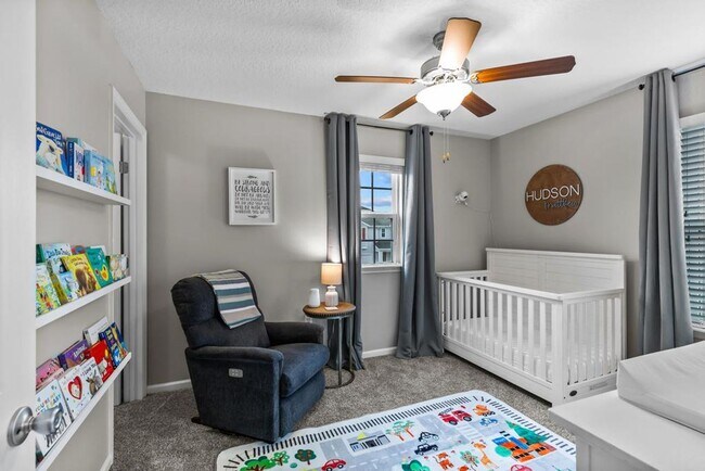 Building Photo - Spacious Home in Prime Location!