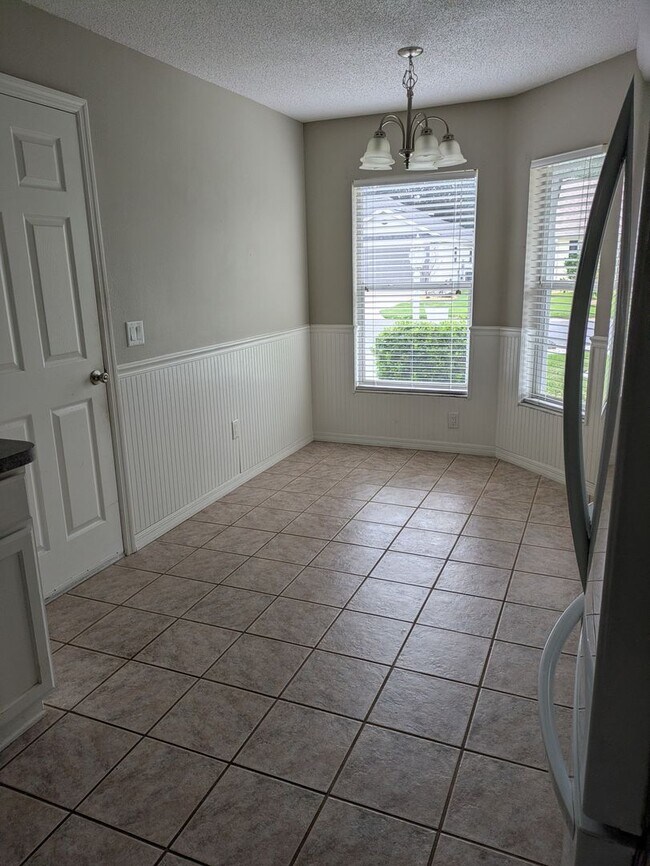 Building Photo - 866 Oak Forest Dr