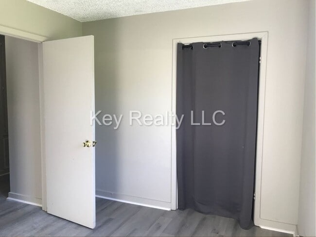 Building Photo - 413 - A Hickory - Wardville