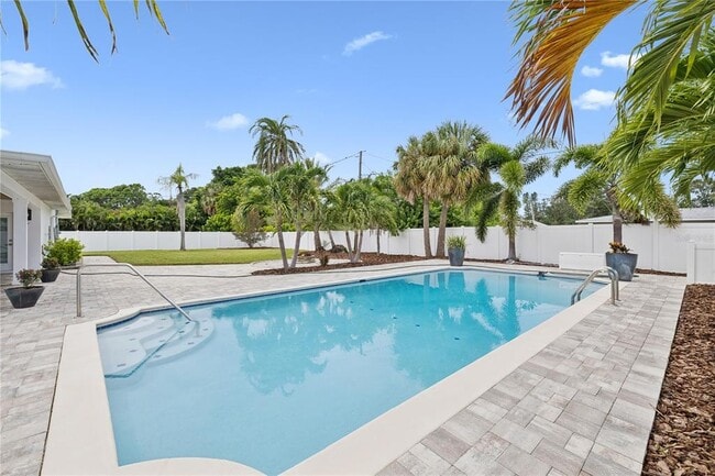Building Photo - 3800 Bayshore Blvd NE