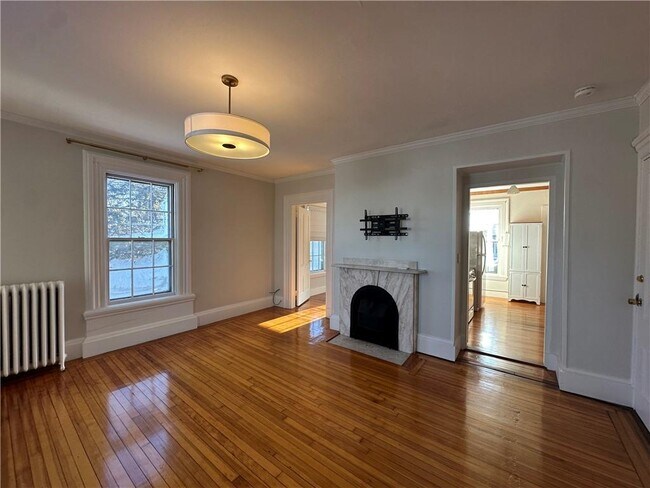 Building Photo - 5 Record St