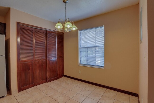 Building Photo - 492 Tamarack St