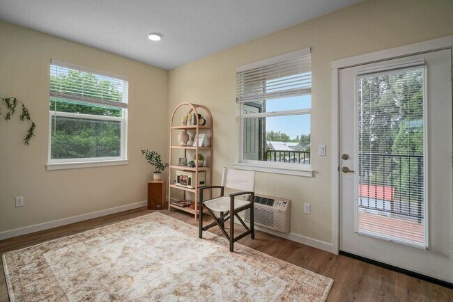 Building Photo - 190 Elma Ave SE